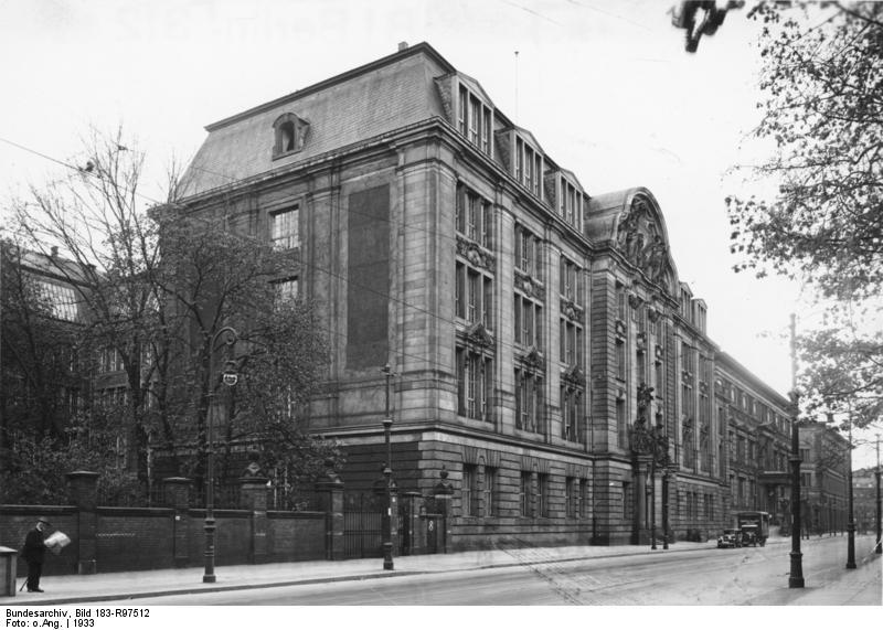 Cuarteles generales de la Gestapo en Prinz-Albrecht-Straße 8, actual Niederkirchnerstraße. Berlín, 1933