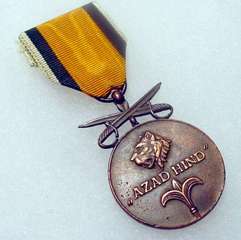 Medalla de plata de la orden de Azad Hind y en bronce por méritos en combate