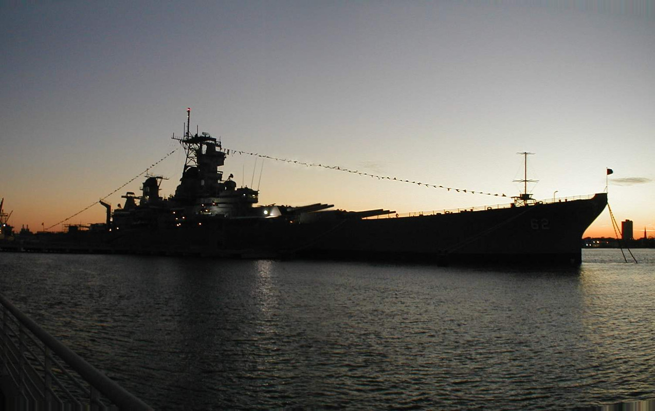 USS New Jersey BB 62 conservado en el Parque Memorial Camden, Nueva Jersey, EE.UU.