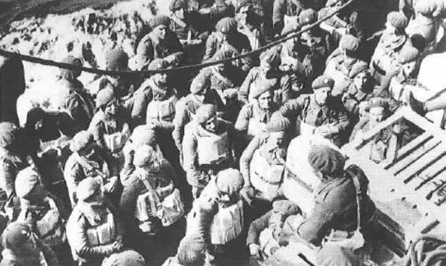 Tropas polacas preparándose para desembarcar en Narvik