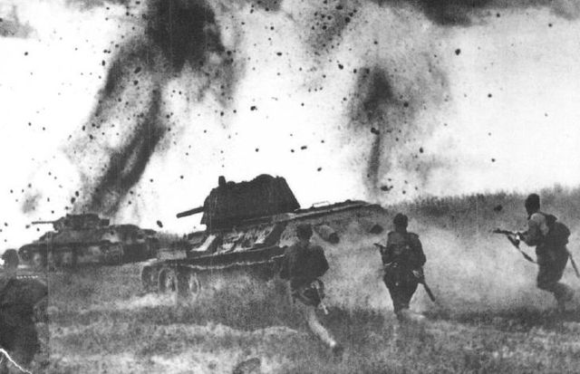Tanques T-34 76 durante la batalla de Kursk. Julio de 1943