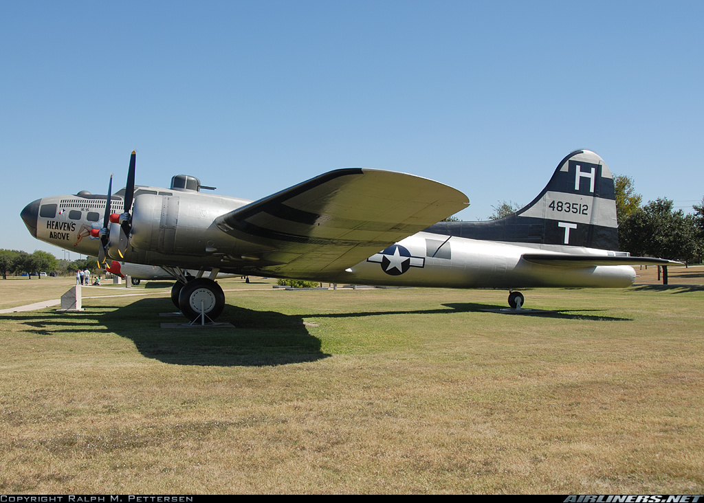 Boeing B-17G-85-DL con número de Serie 32153 44-83512  Square-H T Heaven Above. Conservado en el USAF History and Traditions Museum en la Base Aérea Lackland en Texas