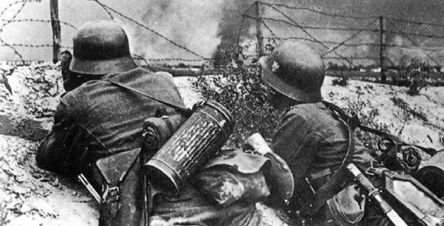 Ingenieros de asalto alemanes en una trinchera