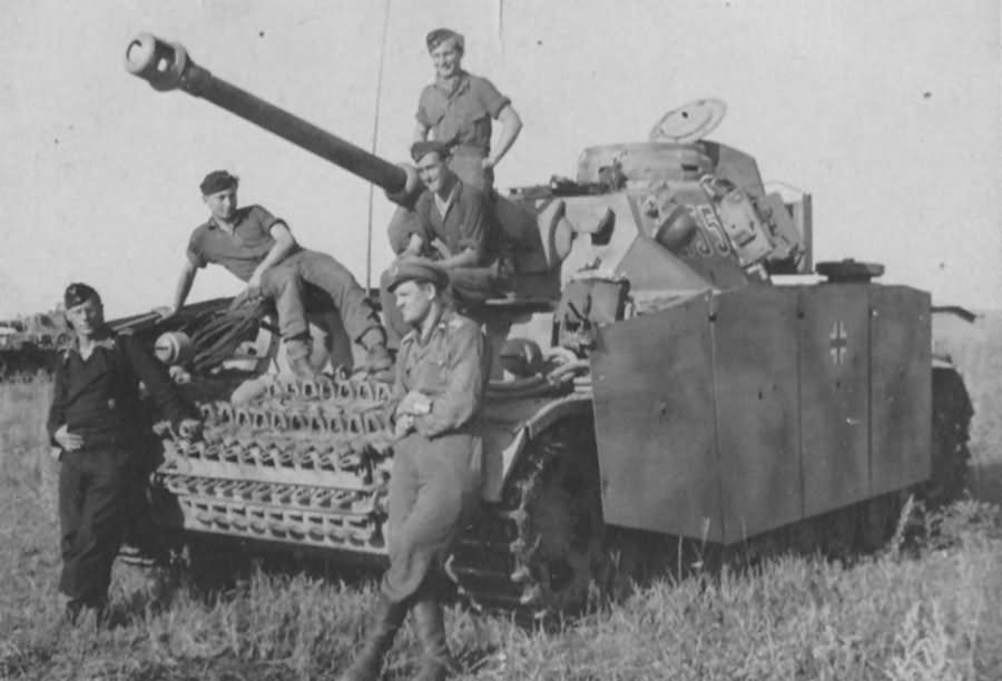 Panzer IV Ausf G 155 con schurzen en Kursk, julio de 1943