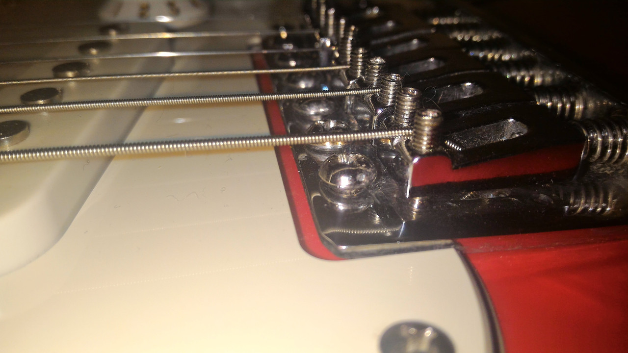 Fender Telecaster высота струн. Высота струн на Fender Stratocaster. Washburn lpt80. Ibanez Prestige высота струн. Расстояние струн на электрогитаре